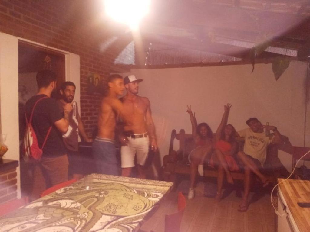 Efferus Hostel Ubatuba Bagian luar foto